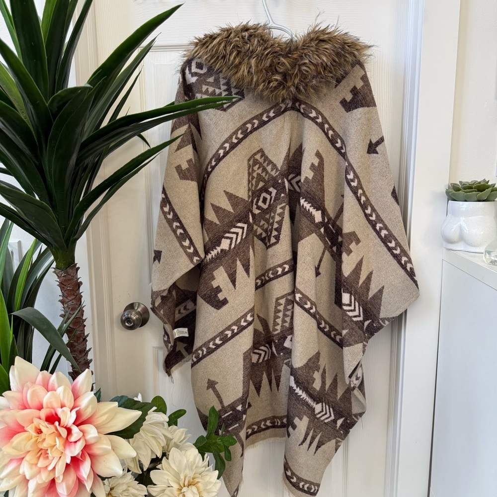 🤎 Black Swan Aztec Western Cape Geometric Poncho with Faux Fur Collar